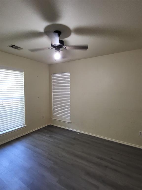 Building Photo - 304 N Kings Canyon Dr