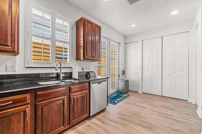 Building Photo - 207 Edenberry Ave