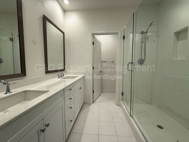 Building Photo - 374 Hansen Ter
