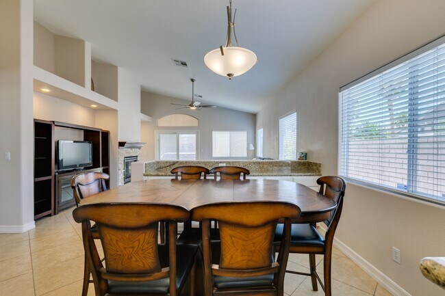 Building Photo - IMMACULATE & IMMEDIATE OCCUPANCY 3BEDROOM GREEN VALLEY BEAUTY!