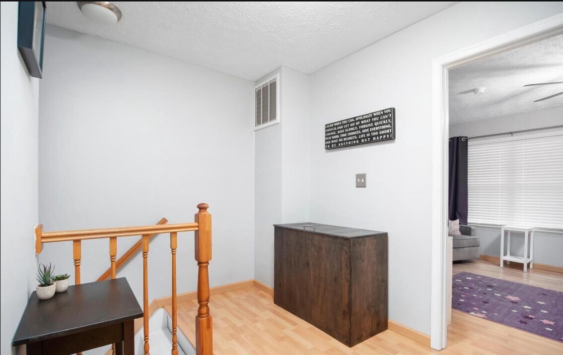 Building Photo - 9454 Fens Holw