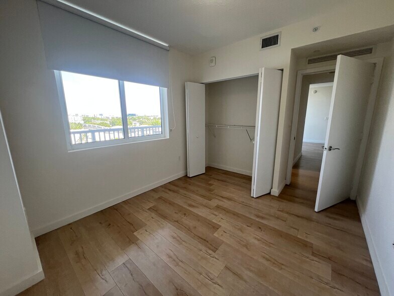 Building Photo - 1524 NE Miami Pl