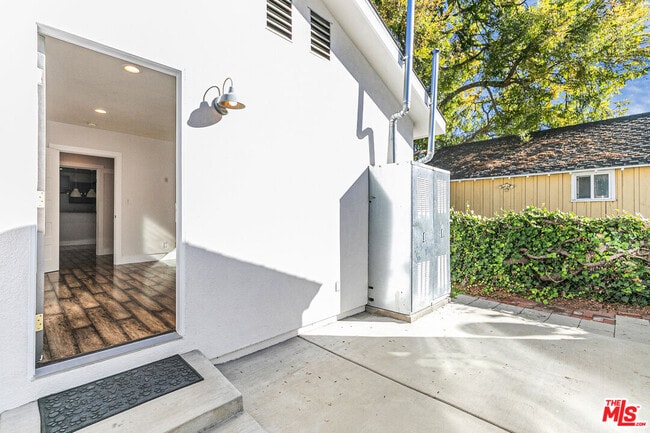 Building Photo - 5628 Buffalo Ave