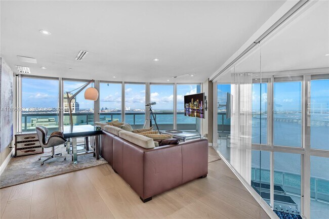 Building Photo - 1643 Brickell Ave