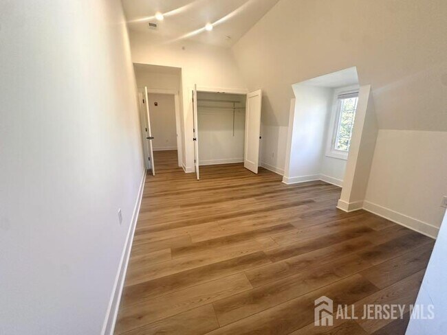 Building Photo - 195 Main St