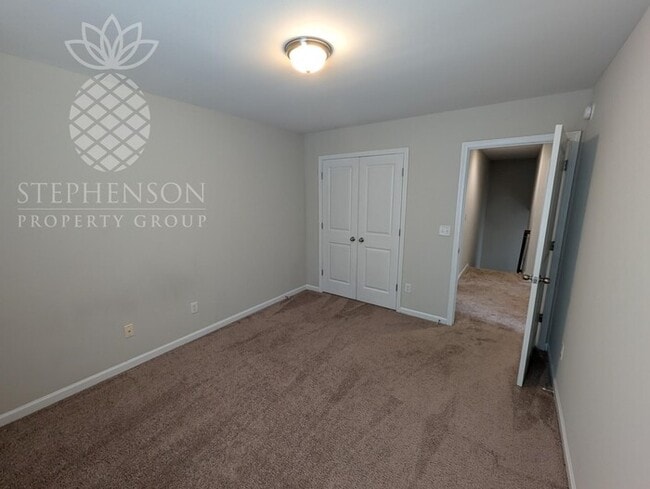Building Photo - 4 bedroom 2.5 bath
