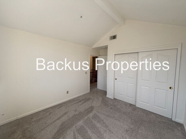 Building Photo - Great two-bedroom home at end of cul-de-sac