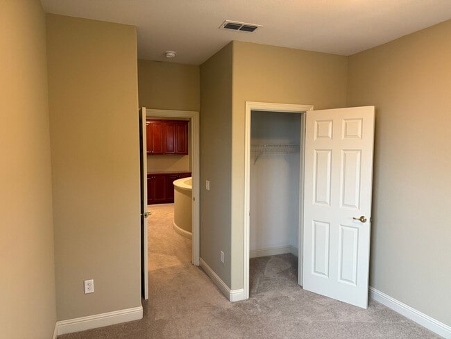 Building Photo - Beautiful 3 bedroom plus loft and office in highly sought Serrano community!