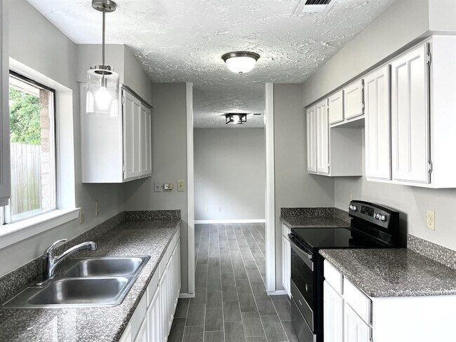 Building Photo - 10310 Oak Acres Dr