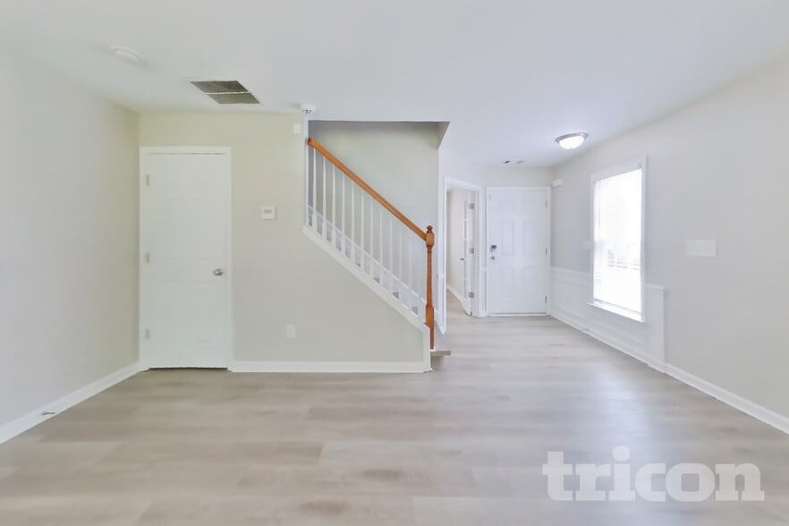 Building Photo - 3281 Saville St SW