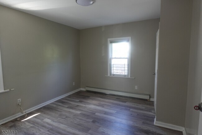 Building Photo - 17 Wainwright St