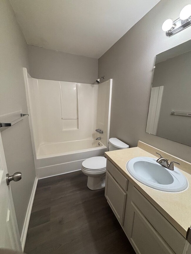 Building Photo - 3322 N Detroit Ave