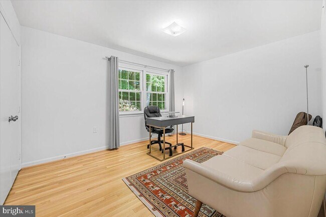 Building Photo - 4025 N River St