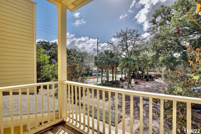 Building Photo - Beautiful 4/4.5 Home with 2 Car Garage in the Heart of Mills-Orlando!