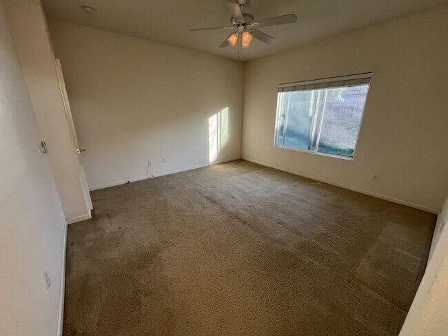 Building Photo - Residential 3 bed 2 bath in Elk grove