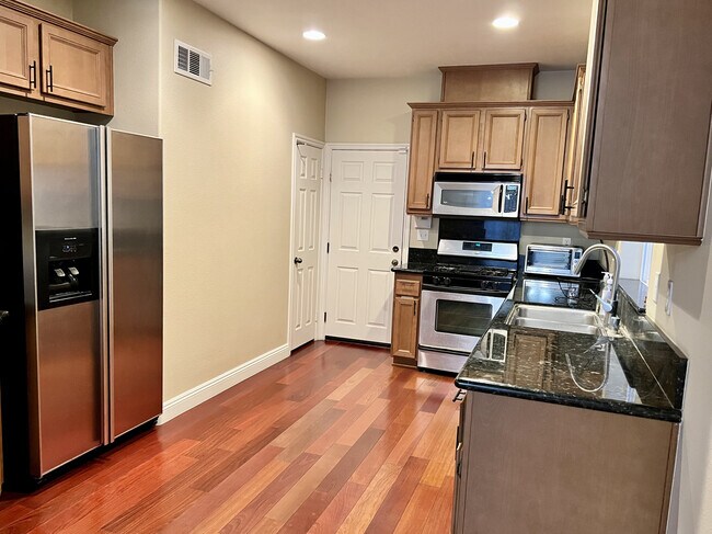 Kitchen - 1256 Valle Ct