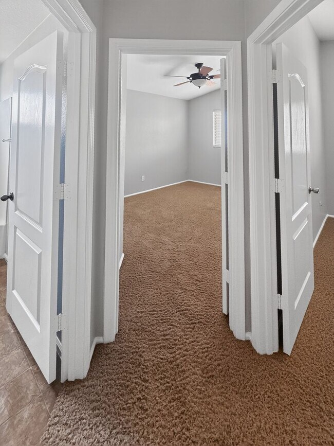 Building Photo - Beautifu;l 4Bed/2.5Bath, Private Pool Home!