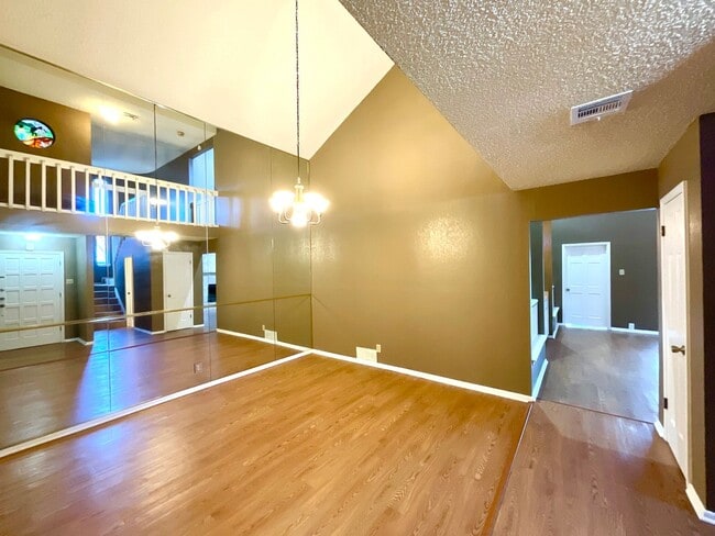 Building Photo - 7326 Putter Ln