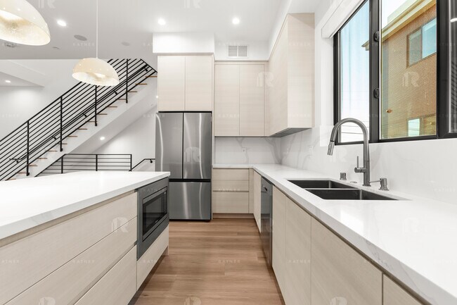 Building Photo - 1539 - 1547.5 Hi Point St