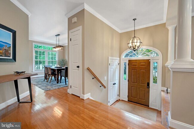 Building Photo - 10159 Castlewood Ln