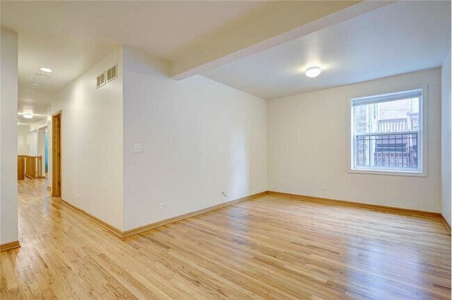 Building Photo - 1446 N Leavitt St