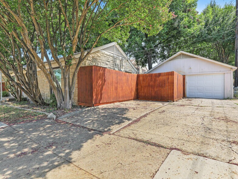 Building Photo - 6950 Hillcrest Ave