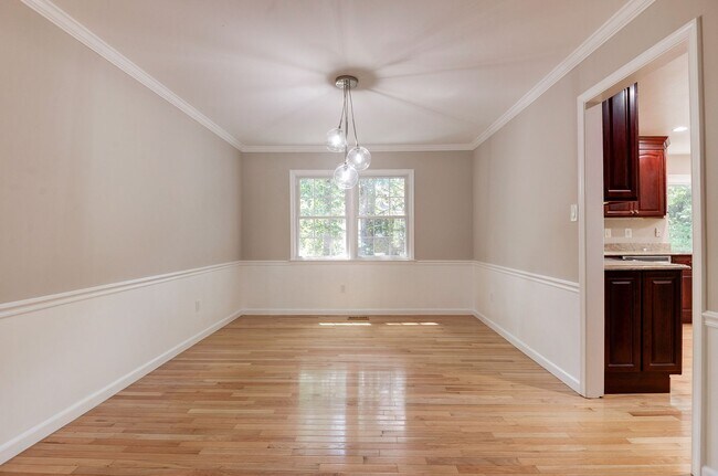 Building Photo - 3 Bedroom 2.5 Bath SFH in Fairfax for Rent!