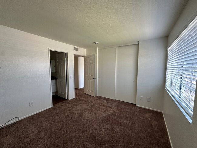 Building Photo - 3bd/2ba Condo - Mentone, CA