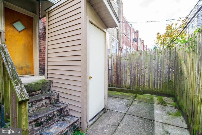Building Photo - 5750 N Lambert St