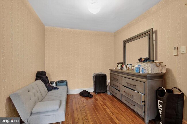 Building Photo - 3147 Edgemont St