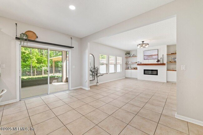 Building Photo - 3149 Silverado Cir