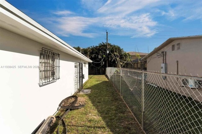 Building Photo - 860 NW 207th St