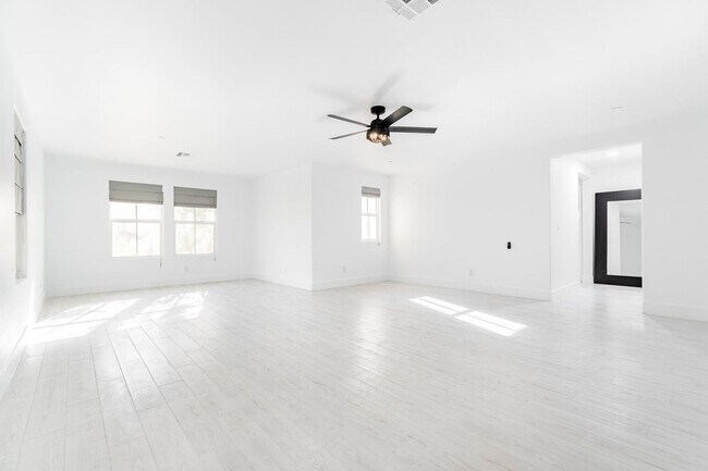 Building Photo - Immaculate 4 bedroom, 2 and 1 3/4 bath home located in the exclusive Master Planned Community Ins...