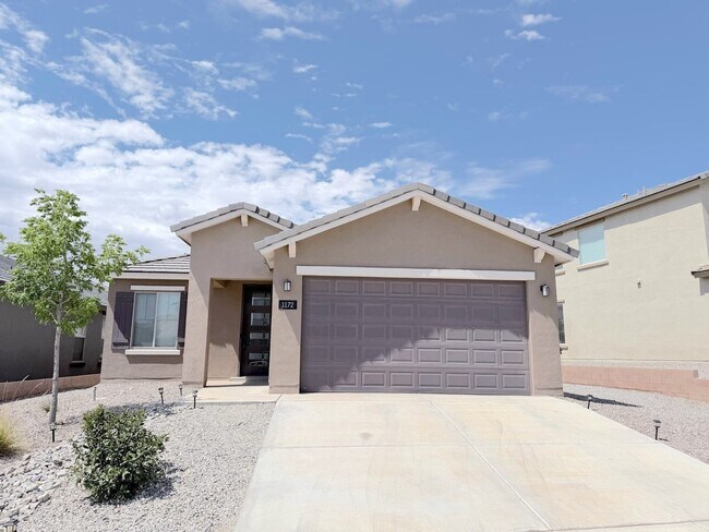 Building Photo - Modern 3 Bedroom Los Lunas Home with Refrigerated Air. Near I-25!