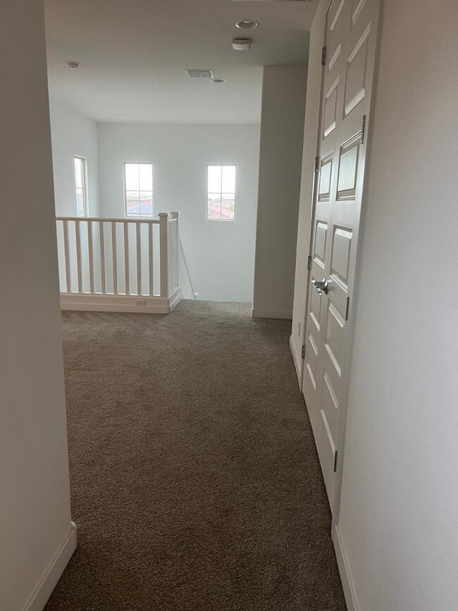 Building Photo - 9922 E Tahoe Ave