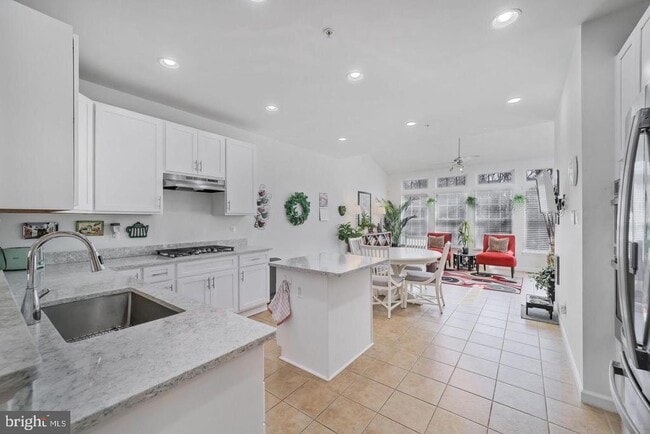 Building Photo - 2157 Vittoria Ct