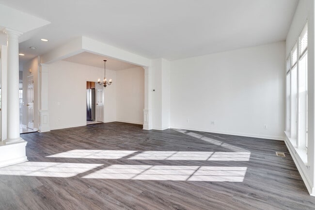 Building Photo - 6327 Dunn Ct