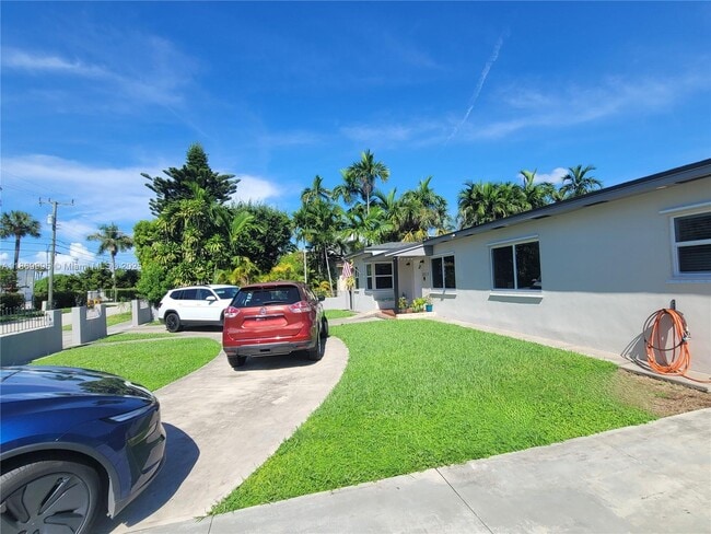 Building Photo - 8839 SW 28th St