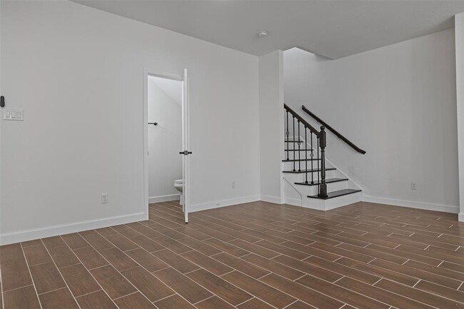 Building Photo - 1067 St Clair St