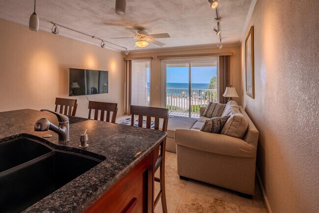 Building Photo - 2506 N Rocky Point Dr