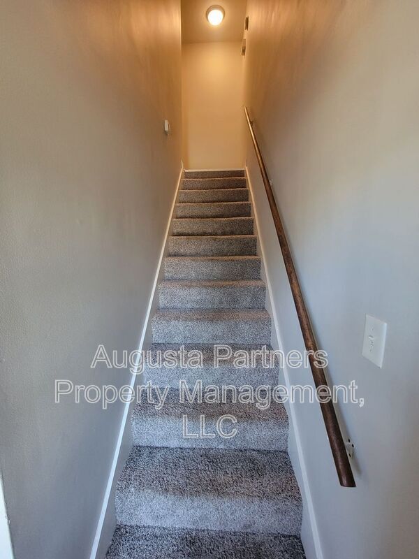 Building Photo - 3921 Miramar Dr Ext