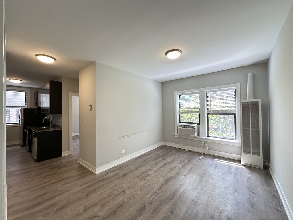 Building Photo - 722 W Brompton
