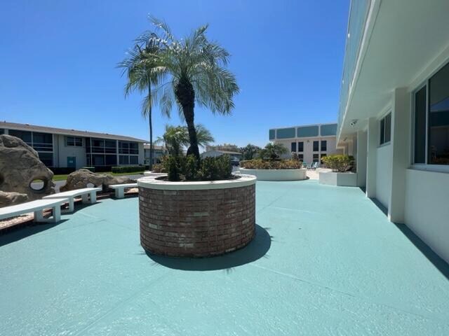 Building Photo - 800 Horizon W