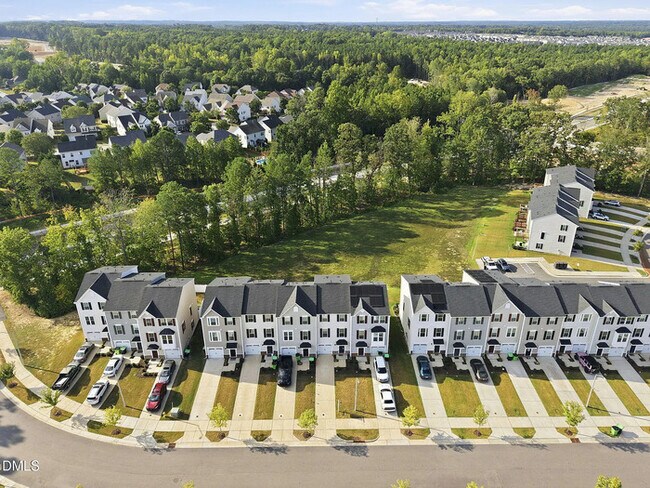 Building Photo - Lease OR Lease to Own