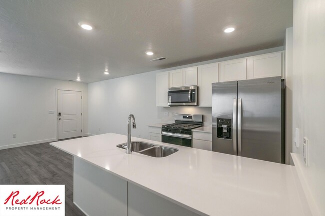 Building Photo - Brand New End Unit Townhome In Long Valley