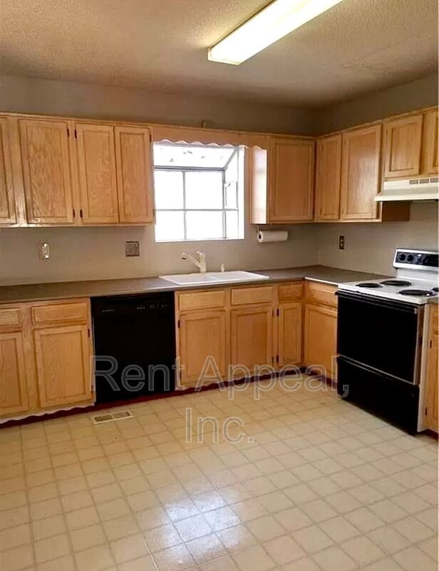 Building Photo - 4143 Lake Mist Dr NW