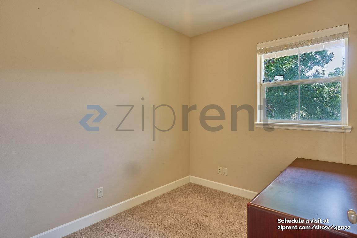 Building Photo - 6267 NE Sherborne St