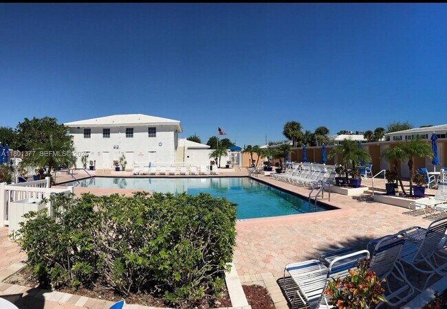 Primary Photo - 2201 NE 66th St