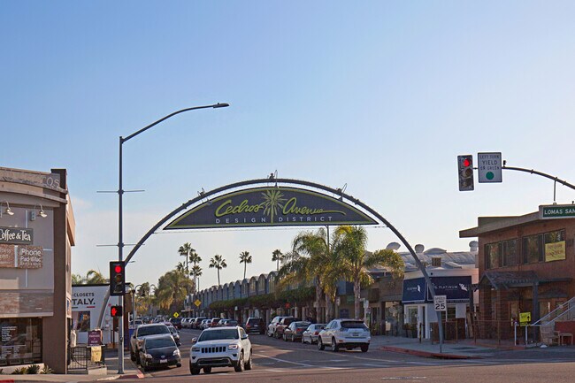 Cedros - Walking Distance - 544 Via De La Valle