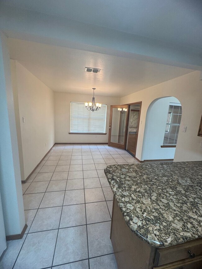Building Photo - 3Bd 2Bth Home in the Sought-after Colonial...